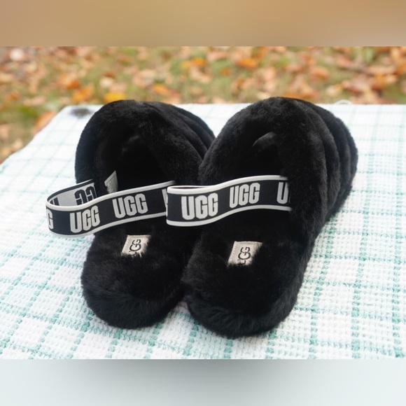 Ugg Fluff Yeah "BLACK"  NEW Women SIZE 6 - Picture 1 of 5